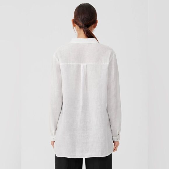 Handkerchief Linen Classic Collar Shirt in color Plum - Picture 3 of 8